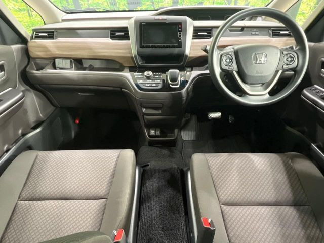 フリードハイブリッド