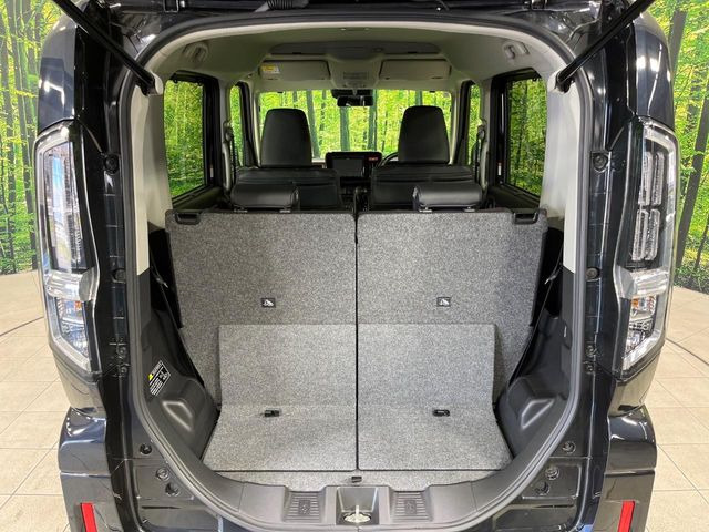 ���i�̂���������ʋ΁A���}���ɏ\���ȉ׎��X�y�[�X���m�ۂ��Ă���܂��B�Z�J���h�V�[�g��|���ƁA�傫�ȉו��̐ύڂ��\�ł���