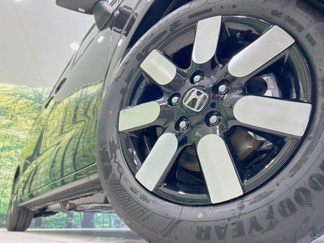 �y����15�C���`�A���~�z�C�[���z�O�ςɃ}�b�`���������A���~�z�C�[���𑕒����Ă���܂��B�e��ЊO�A���~�z�C�[����A�X�^�b�h���X�^�C�����戵�����Ă���܂��B���񂲑��k����������