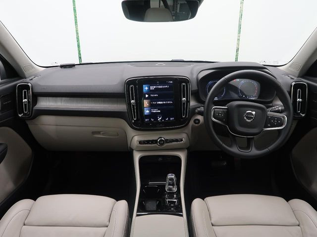 XC40B4 AWD インスクリプション 4WD