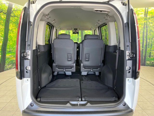 ���i�̂���������ʋ΁A���}���ɏ\���ȉ׎��X�y�[�X���m�ۂ��Ă���܂��B�Z�J���h�V�[�g��|���ƁA�傫�ȉו��̐ύڂ��\�ł���