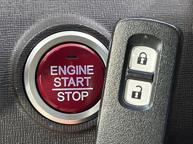�yHonda�X�}�[�g�L�[�z�J�o����|�P�b�g�ɓ��ꂽ�܂܂ł��h�A�̎{���E�������\�ȃX�}�[�g�L�[�𑕔��B�G���W���̃I���E�I�t�����J�M�����o���K�v����������Ƃ��Ă��֗��ł���