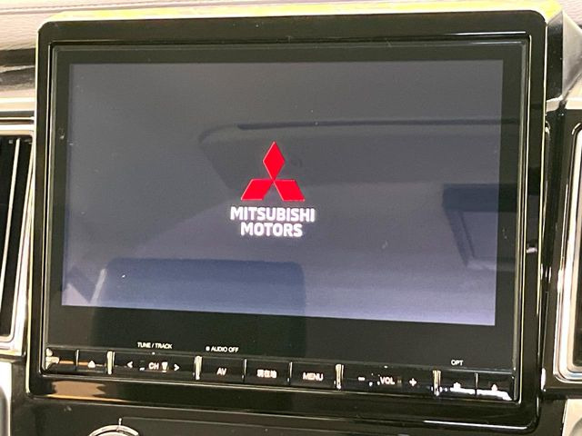 �y����10.1�C���`�i�r�z�l�C�̏����i�r�𑕔����Ă���܂��B�i�r�̎g���₷���͂������A�I�[�f�B�I�@�\���[��!�L�����v�◷�s�͂������A�ʋ΂┃�����ȂǕ��i�̃h���C�u���y�����Ȃ�͂���