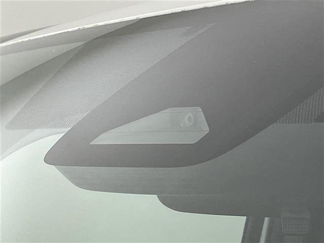 ヴォクシー1.8 ハイブリッド S-Z E-Four 4WD