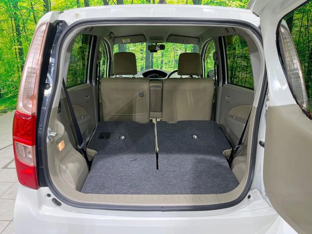 ���i�̂���������ʋ΁A���}���ɏ\���ȉ׎��X�y�[�X���m�ۂ��Ă���܂��B�Z�J���h�V�[�g��|���ƁA�傫�ȉו��̐ύڂ��\�ł���