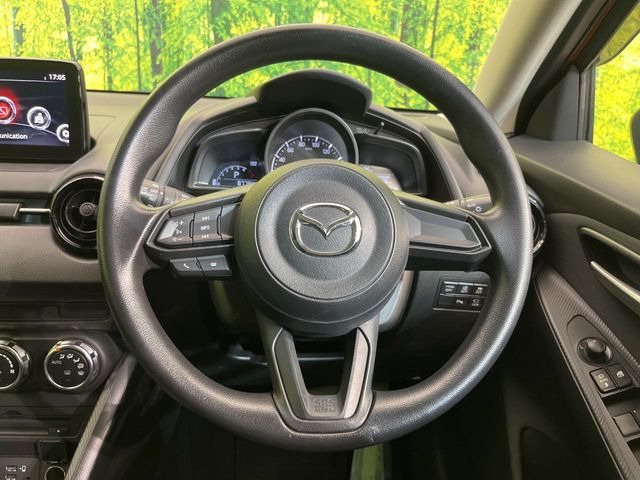 ステアリングも使用感が少なく、きれいな状態となっております♪