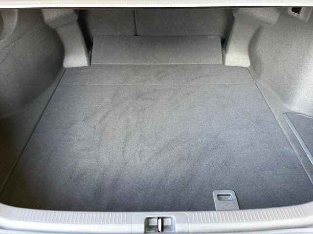 ���i�̂���������ʋ΁A���}���ɏ\���ȉ׎��X�y�[�X���m�ۂ��Ă���܂��B