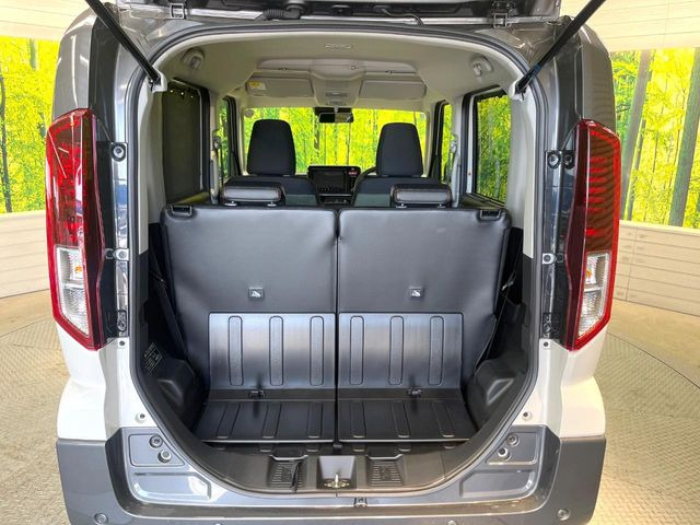 ���i�̂���������ʋ΁A���}���ɏ\���ȉ׎��X�y�[�X���m�ۂ��Ă���܂��B�Z�J���h�V�[�g��|���ƁA�傫�ȉו��̐ύڂ��\�ł���