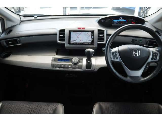 フリードハイブリッド1.5 プレミアムエディション