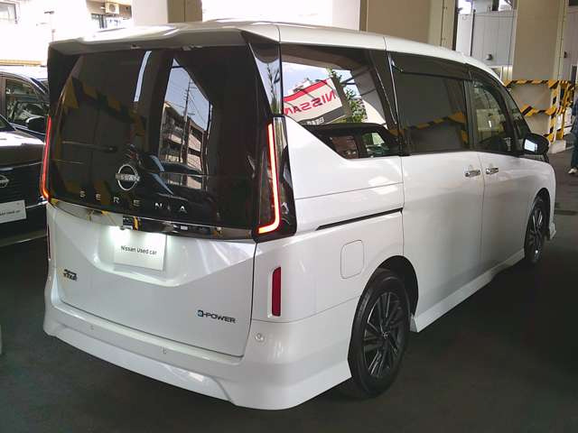 セレナ1.4 e-POWER ハイウェイスターV