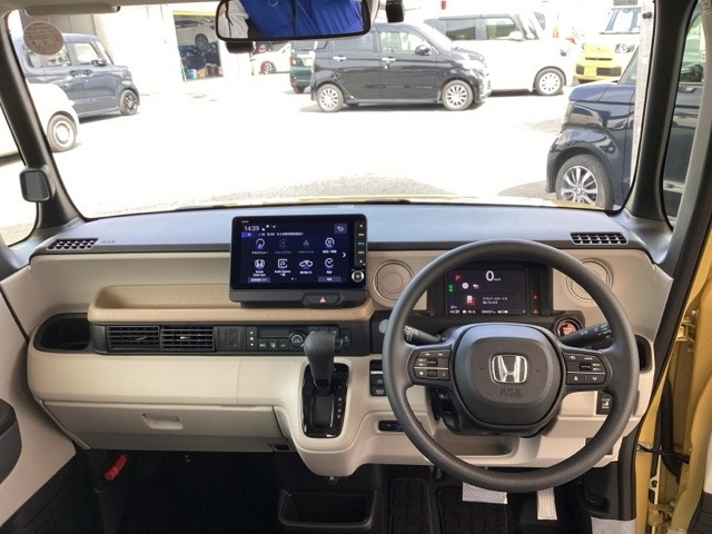 N-BOXファッションスタイル モノトーン