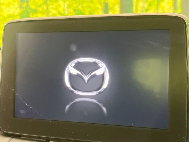 【マツダコネクトナビ】車内の雰囲気にマッチした一体型タイプのナビ。各種車輌設定やBluetooth再生等、様々な機能が楽しめます。直感的なダイヤル操作が可能で、使い勝手も良好です。