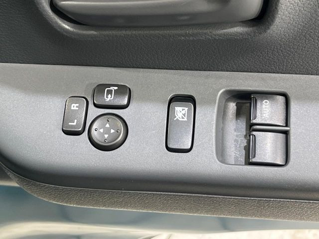 �y�d���i�[�~���[�z�T�C�h�~���[�͓d���i�[���ƂȂ��Ă���A�������ԏ�ł��L�Y�������X�N��}�����܂��B