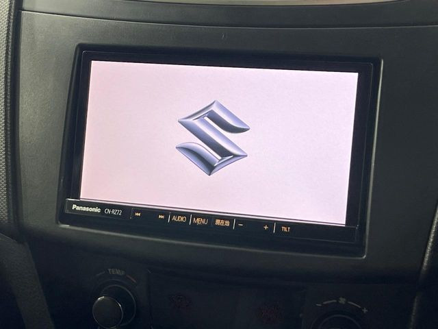 �y�����i�r�z�l�C�̏����i�r�𑕔����Ă���܂��B�i�r�̎g���₷���͂������A�I�[�f�B�I�@�\���[��!�L�����v�◷�s�͂������A�ʋ΂┃�����ȂǕ��i�̃h���C�u���y�����Ȃ�͂���