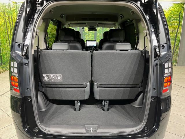普段のお買い物や通勤、送迎等に十分な荷室スペースを確保しております。セカンドシートを倒すと、大きな荷物の積載も可能です♪