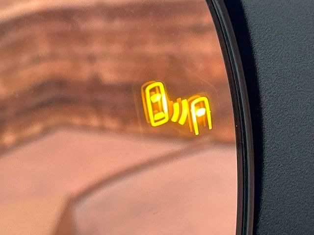 �y�����r�[�N���f�B�e�B�N�V�����z���s���A�h�A�~���[�̎��p�ɂȂ�₷���ӏ��Ɍ㑱�Ԃ��ڋ߂���ƃT�C�h�~���[�t�߂Ɍx����\���A�h���C�o�[�ɒ��ӊ��N�ƁA����̍ۂ̓n���h��������A�V�X�g�����܂��B