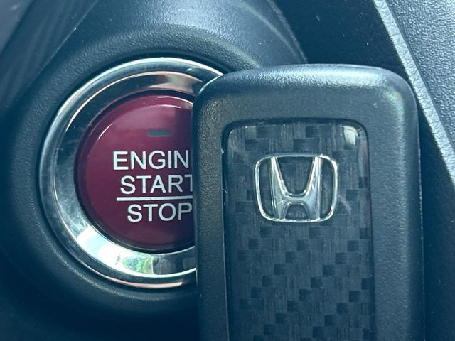 �yHonda�X�}�[�g�L�[�z�J�o����|�P�b�g�ɓ��ꂽ�܂܂ł��h�A�̎{���E�������\�ȃX�}�[�g�L�[�𑕔��B�G���W���̃I���E�I�t�����J�M�����o���K�v����������Ƃ��Ă��֗��ł���