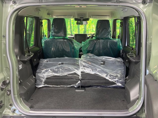 ���i�̂���������ʋ΁A���}���ɏ\���ȉ׎��X�y�[�X���m�ۂ��Ă���܂��B�Z�J���h�V�[�g��|���ƁA�傫�ȉו��̐ύڂ��\�ł���