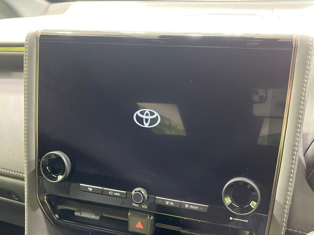 【メーカー純正ナビ】インテリアに溶け込むスタイリッシュな「専用設計」メーカーナビを装備♪視認性や操作性など基本性能にも優れ、より上質なカーライフをお楽しみいただけます。