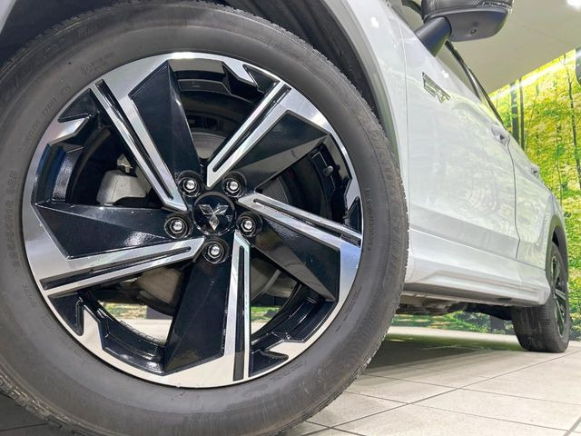 �y����18�C���`�A���~�z�C�[���z�O�ςɃ}�b�`���������A���~�z�C�[���𑕒����Ă���܂��B�e��ЊO�A���~�z�C�[����A�X�^�b�h���X�^�C�����戵�����Ă���܂��B���񂲑��k����������