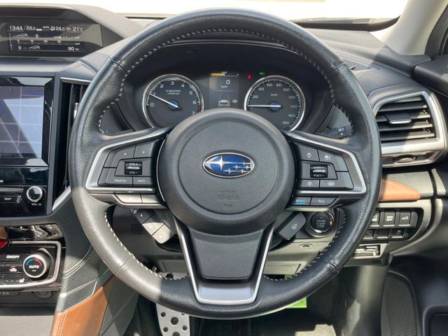 �y�����v�����X�e�A�����O�z�㎿�Ȋv���g�p���邱�ƂŁA��ɂ����������݂ƂĂ��^�]���₷���n���h���ł���