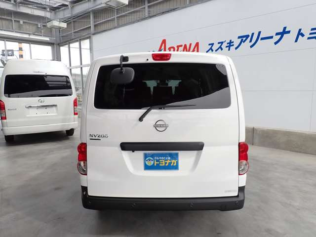���x�[�X�ԗ��́A���Y�̃r�W�l�X�o��NV200�o�l�b�g2WD(DX�O���[�h)���[�J�[�I�v�V�����ŃX���C�h�T�C�h�E�B���h�E+�v���C�o�V�[�K���X�𑕒���