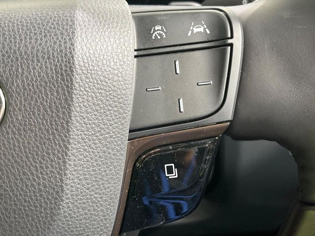 【レーダークルーズコントロール】高速道路での長距離走行が楽に!!自動で速度を保つクルーズコントロールが、衝突軽減システムと連携し、前方の車両を感知して車間を保つように速度調節してくれます!!