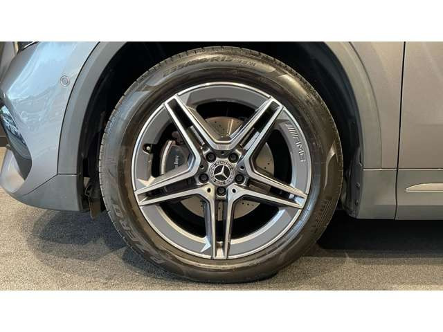 GLAクラスGLA200d 4マチック AMGラインパッケージ 4WD