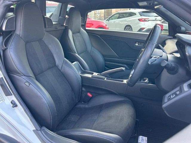 �y�n�[�t���U�[�V�[�g�z�������ƍ���S�n�𗼗������l�C�̃V�[�g���w�ʁE���ʂ̃t�@�u���b�N�f�ނ́A�ʋC���̗ǂ��⊊��ɂ����ɗD��Ă��܂��B�C���╞���ɍ��E���ꂸ���K�ɂ���肢�������܂��B