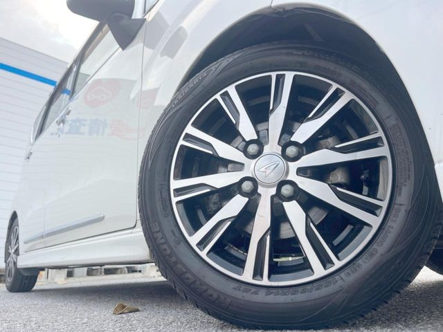 �y�����A���~�z�C�[���z�O�ςɃ}�b�`���������A���~�z�C�[���𑕒����Ă���܂��B�e��ЊO�A���~�z�C�[����A�X�^�b�h���X�^�C�����戵�����Ă���܂��B���񂲑��k����������