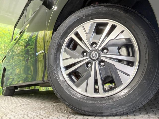 �y����15�C���`�A���~�z�C�[���z�O�ςɃ}�b�`���������A���~�z�C�[���𑕒����Ă���܂��B�e��ЊO�A���~�z�C�[����A�X�^�b�h���X�^�C�����戵�����Ă���܂��B���񂲑��k����������