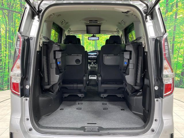 ���i�̂���������ʋ΁A���}���ɏ\���ȉ׎��X�y�[�X���m�ۂ��Ă���܂��B�Z�J���h�V�[�g��|���ƁA�傫�ȉו��̐ύڂ��\�ł���