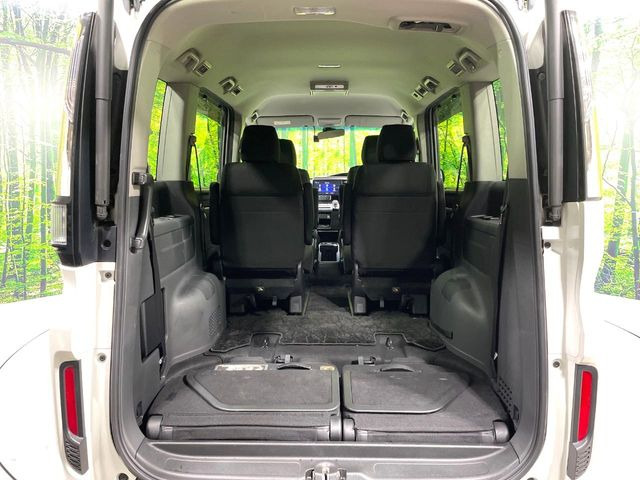 ���i�̂���������ʋ΁A���}���ɏ\���ȉ׎��X�y�[�X���m�ۂ��Ă���܂��B�Z�J���h�V�[�g��|���ƁA�傫�ȉו��̐ύڂ��\�ł���