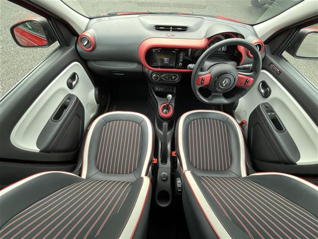 トゥインゴインテンス