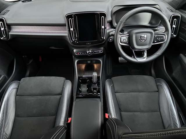 XC40B4 AWD Rデザイン 4WD