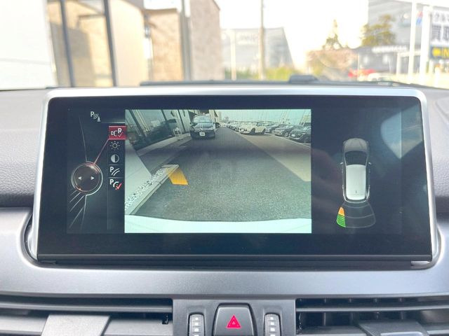●ガイドライン付きバックカメラ:不安な駐車もこれで安心!ガイドライン付きなので狭い箇所での駐車もラクラクです!