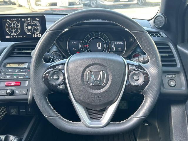 �y�����v�����X�e�A�����O�z�㎿�Ȋv���g�p���邱�ƂŁA��ɂ����������݂ƂĂ��^�]���₷���n���h���ł���