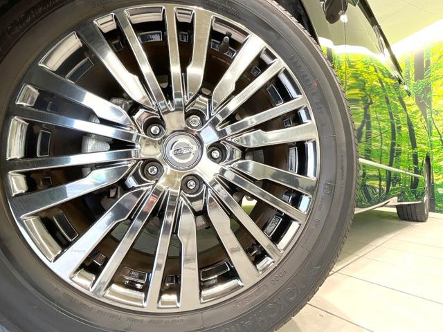 �y����18�C���`�A���~�z�C�[���z�O�ςɃ}�b�`���������A���~�z�C�[���𑕒����Ă���܂��B�e��ЊO�A���~�z�C�[����A�X�^�b�h���X�^�C�����戵�����Ă���܂��B���񂲑��k����������