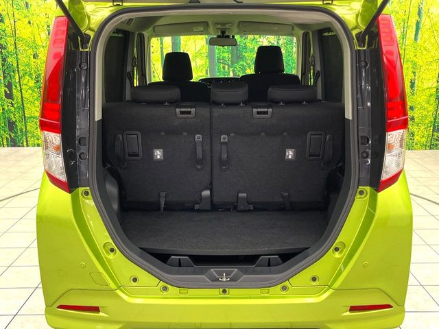 ���i�̂���������ʋ΁A���}���ɏ\���ȉ׎��X�y�[�X���m�ۂ��Ă���܂��B�Z�J���h�V�[�g��|���ƁA�傫�ȉו��̐ύڂ��\�ł���