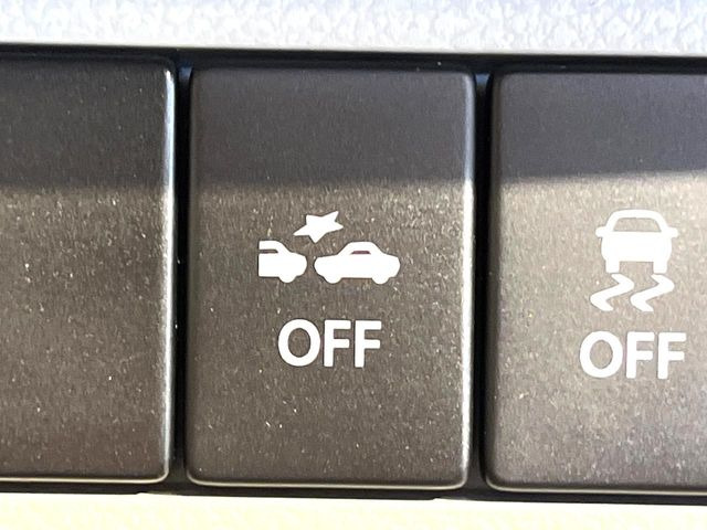 �y�X�Y�L �Փˌy���u���[�L�z���s���ɑO���̎ԗ�����F�����A�Փ˂������Ȏ��͌x��ƃu���[�L�ŏՓˉ���Ɣ�Q�y�����A�V�X�g�B�����S�Ƀh���C�u�����y���݂��������܂��B