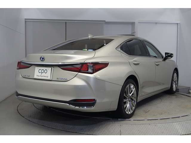 ES300h バージョンL