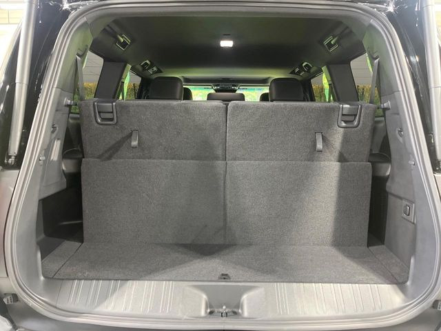 ���i�̂���������ʋ΁A���}���ɏ\���ȉ׎��X�y�[�X���m�ۂ��Ă���܂��B�Z�J���h�V�[�g��|���ƁA�傫�ȉו��̐ύڂ��\�ł���