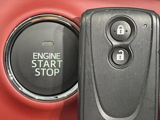 �y�L�[�t���[�V�X�e���z�J�o����|�P�b�g�ɓ��ꂽ�܂܂ł��h�A�̎{���E�������\�ȃX�}�[�g�L�[�𑕔��B�G���W���̃I���E�I�t�����J�M�����o���K�v����������Ƃ��Ă��֗��ł���