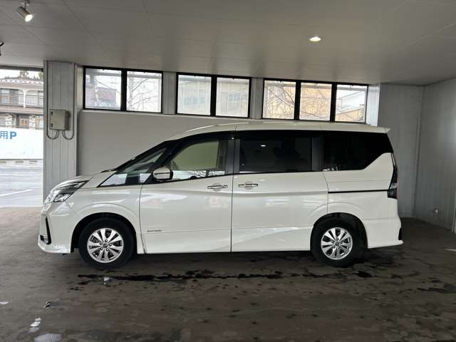 セレナ2.0 ハイウェイスターV 4WD