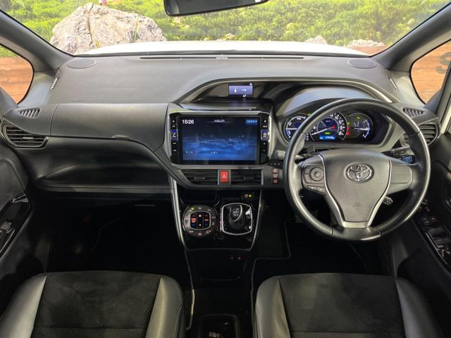 ヴォクシー1.8 ハイブリッド ZS 煌III