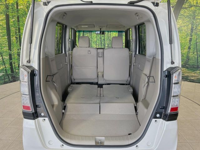 ���i�̂���������ʋ΁A���}���ɏ\���ȉ׎��X�y�[�X���m�ۂ��Ă���܂��B�Z�J���h�V�[�g��|���ƁA�傫�ȉו��̐ύڂ��\�ł���