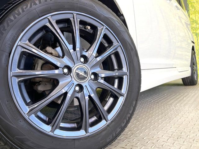 �y�A���~�z�C�[���z�O�ςɃ}�b�`�����A���~�z�C�[���𑕒����Ă���܂��B�e��A���~�z�C�[����A�X�^�b�h���X�^�C�����戵�����Ă���܂��B���񂲑��k����������