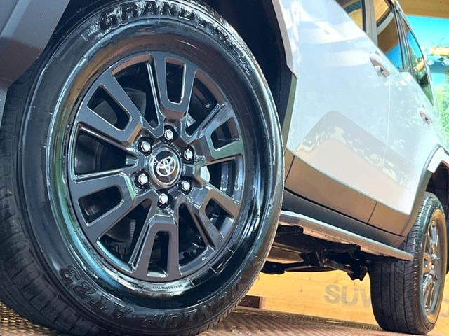 �y����18�C���`�A���~�z�C�[���z�O�ςɃ}�b�`���������A���~�z�C�[���𑕒����Ă���܂��B�e��ЊO�A���~�z�C�[����A�X�^�b�h���X�^�C�����戵�����Ă���܂��B���񂲑��k����������