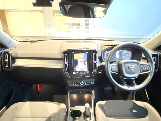 XC40B4 モメンタム