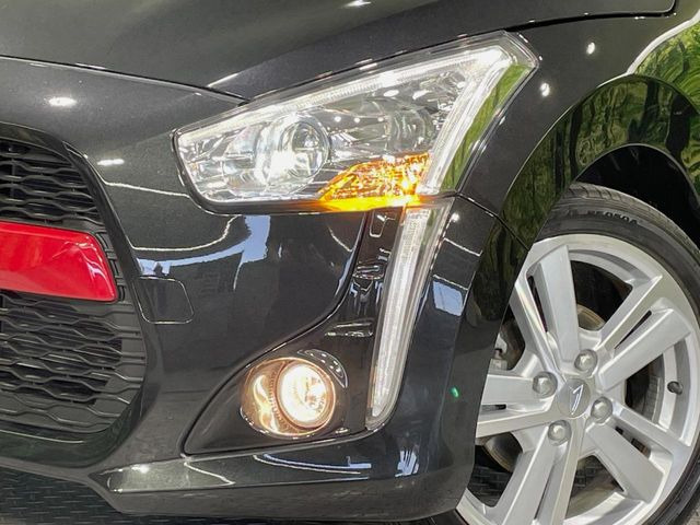 �yLED�w�b�h���C�g�z���V����ԑ��s�����ǍD�Ȏ��E���m�ۂ����S���ĉ^�]�ł��鍂�P�xLED�w�b�h���C�g�𑕔�!�_�����x�������A����d�͂��}�����Ă��܂��B